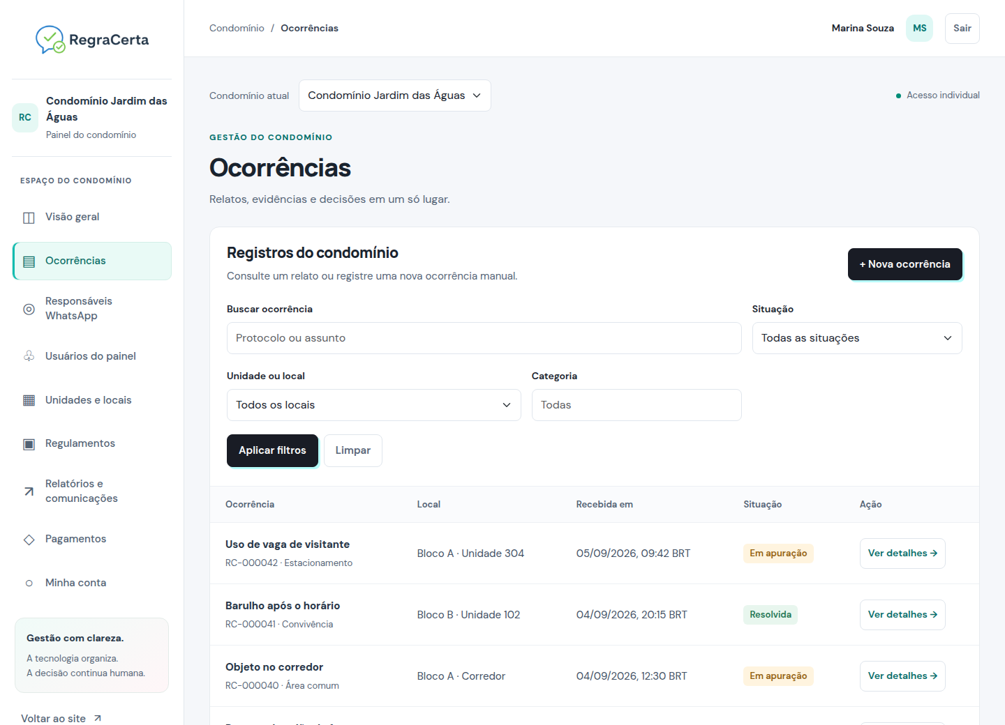 Lista de ocorrências com filtros por assunto, situação, local e categoria, e acesso aos detalhes de cada registro.